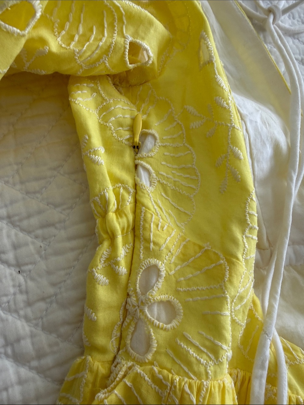 AVEC LES FILLES Yellow Eyelet Embroidered Open Back Puff Sleeve Size 2 Babydoll - Picture 13 of 16